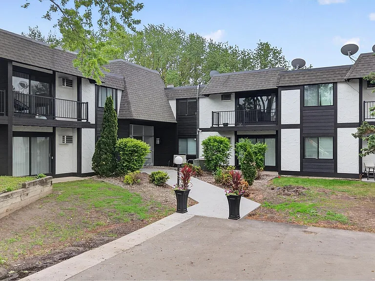Dockside Apartments & Boat Slips - Lake Minnetonka — Photo 16