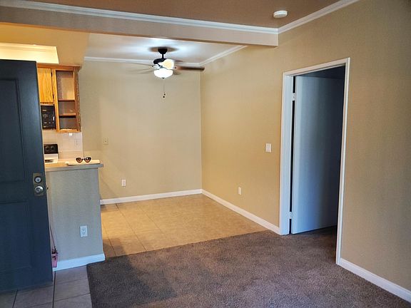 Dining area off kitchen/living room