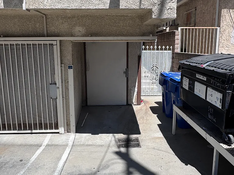 5729 Hazeltine Ave #4 — Photo 19