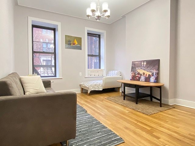 1st image of 209 W 21st St APT 3A