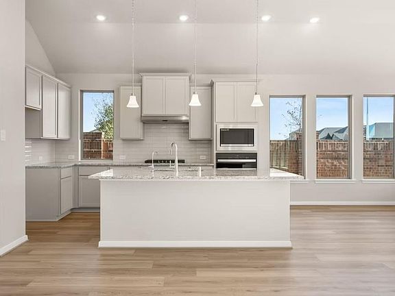 4th image of 42827 Manzano St