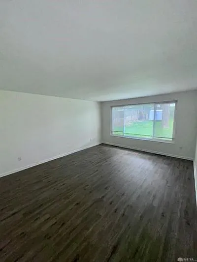 1336 Maplegrove Dr — Photo 9