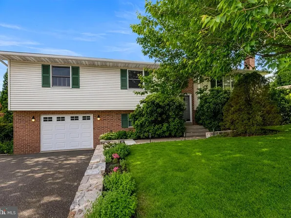 46 Popodickon Dr, Boyertown, PA 19512