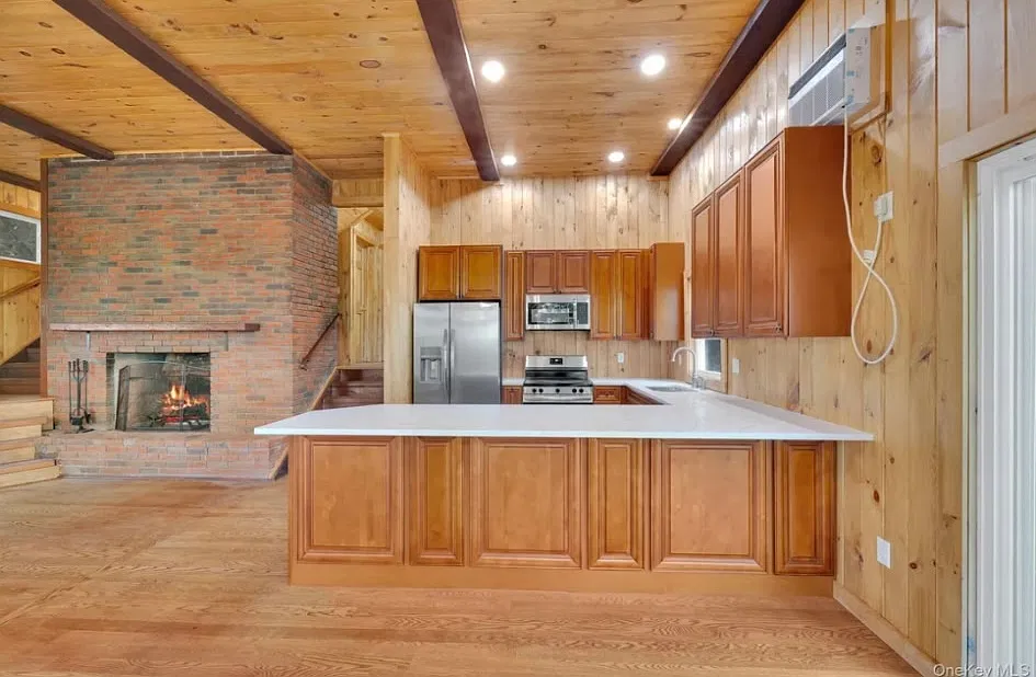 6 bed, 3700 sqft, $4,000 — Photo 2