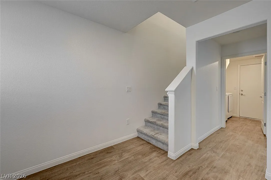 3 bed, 2.5 bath, 1373 sqft, $2,150 — Photo 3