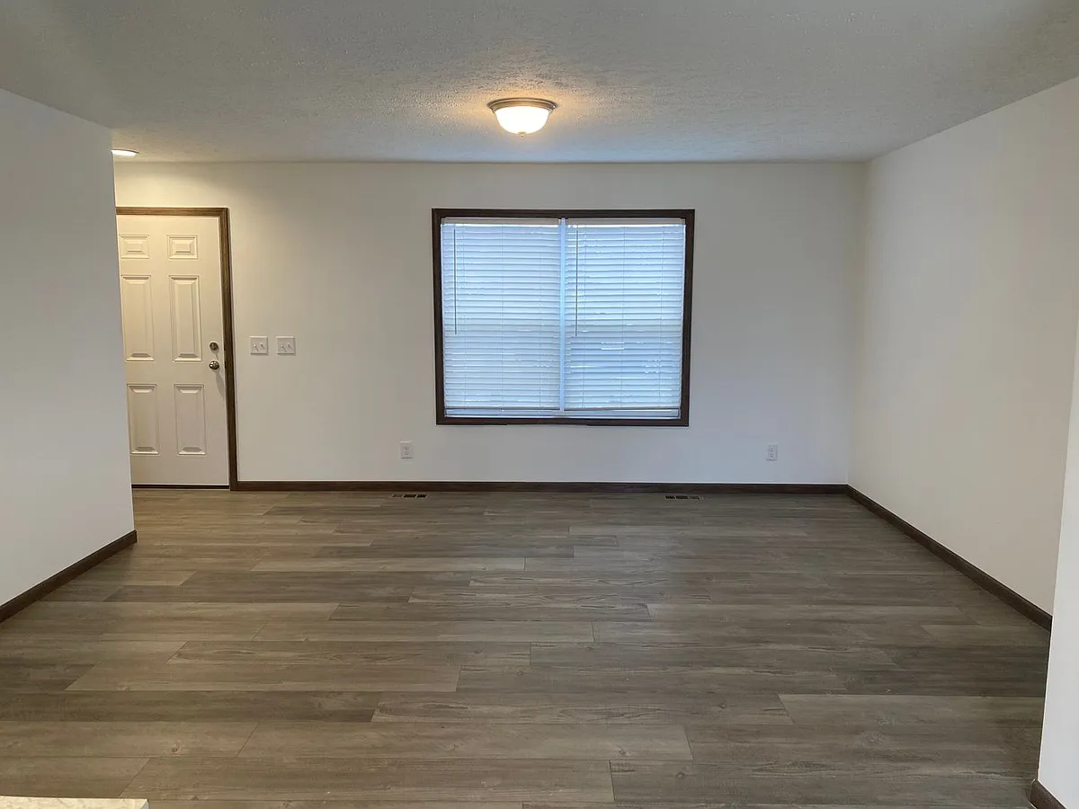 Building Photo - 306 S Elm St