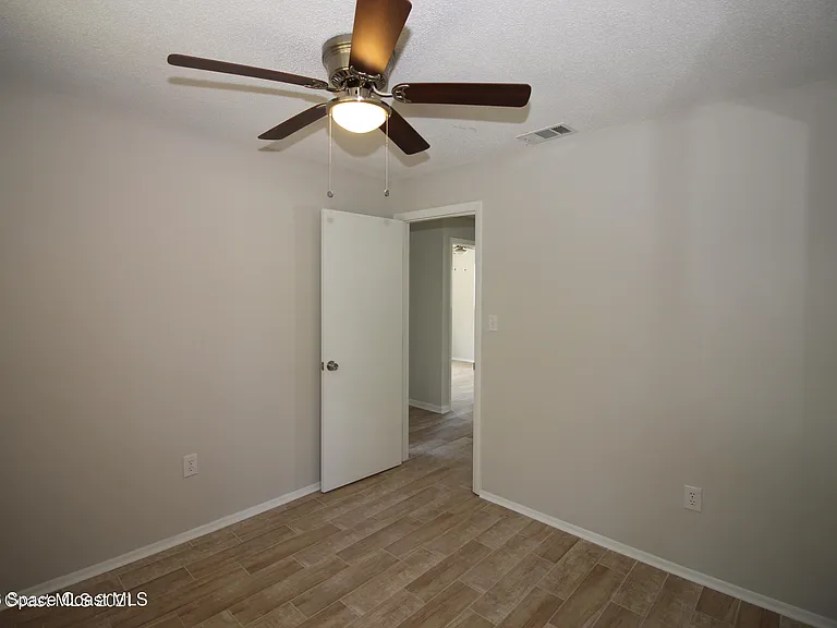 75 Rivercliff Ln — Photo 17
