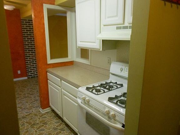 4th image of 1925 Tall Oaks Dr #27