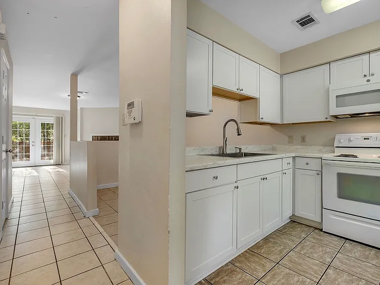 Wren Hollow Dr — Photo 10