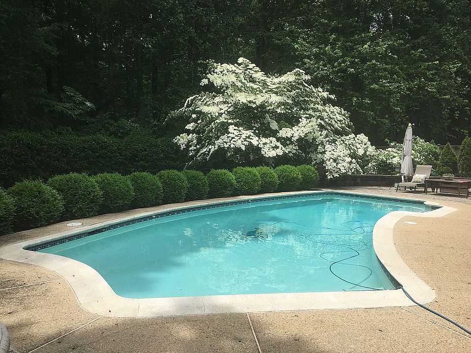 2nd image of 213 Colesville Manor Dr