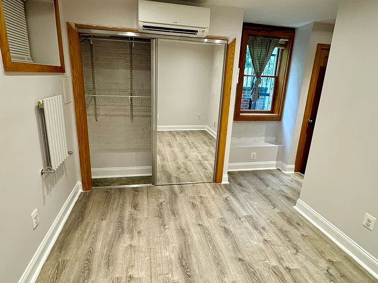 bedroom with no furniture