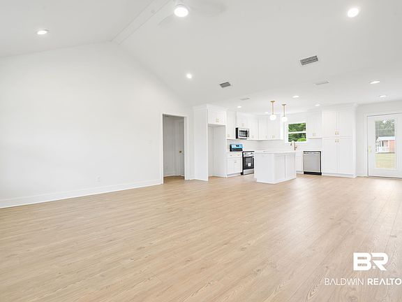 5th image of 9859 Brighton Dr N