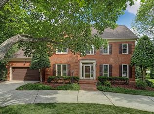 4 Leeward Ct, Greensboro, NC 27455