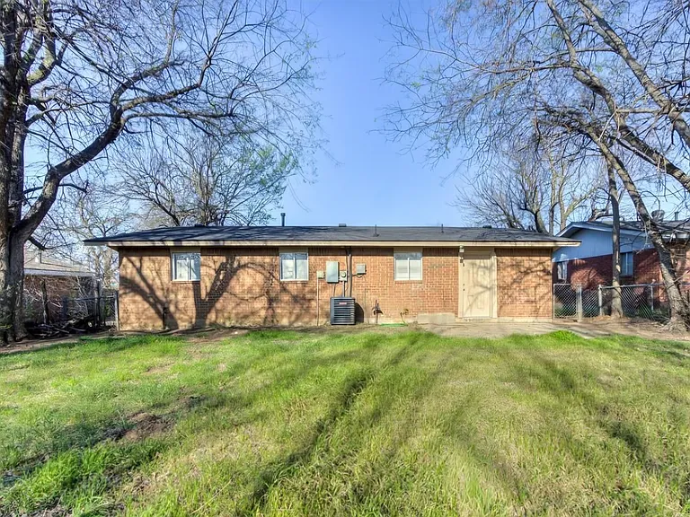 207 Stanton Dr — Photo 16