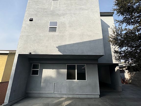 4th image of 3318 Whiteside St #A
