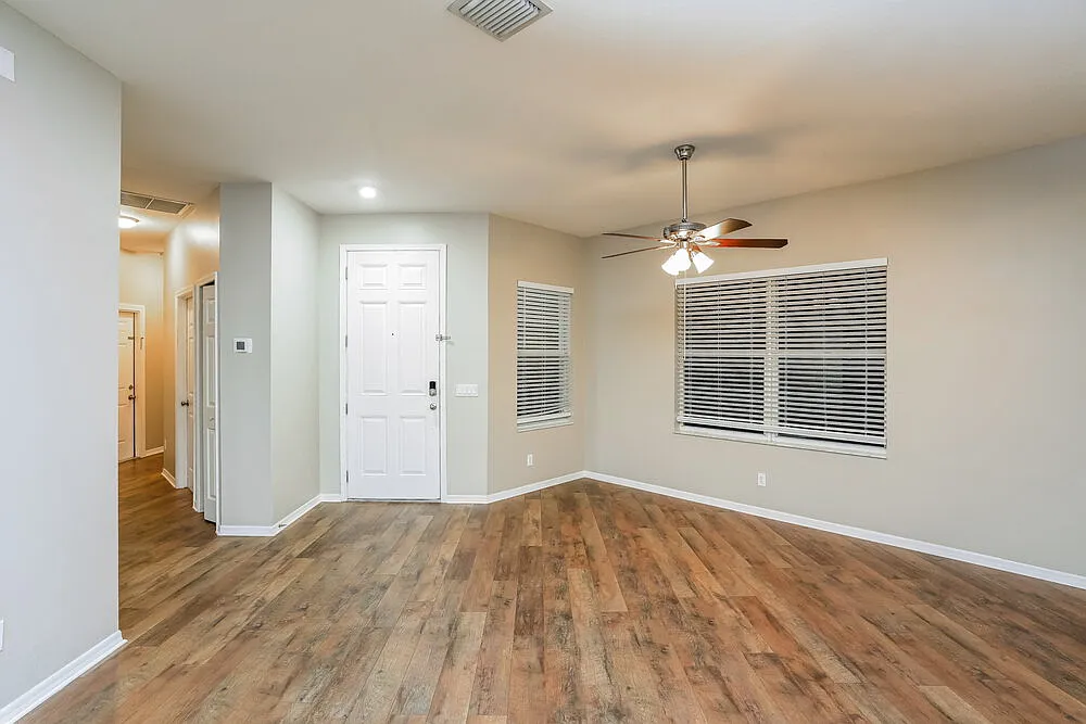 3 bed, 2.0 bath, 1508 sqft, $3,320 — Photo 3