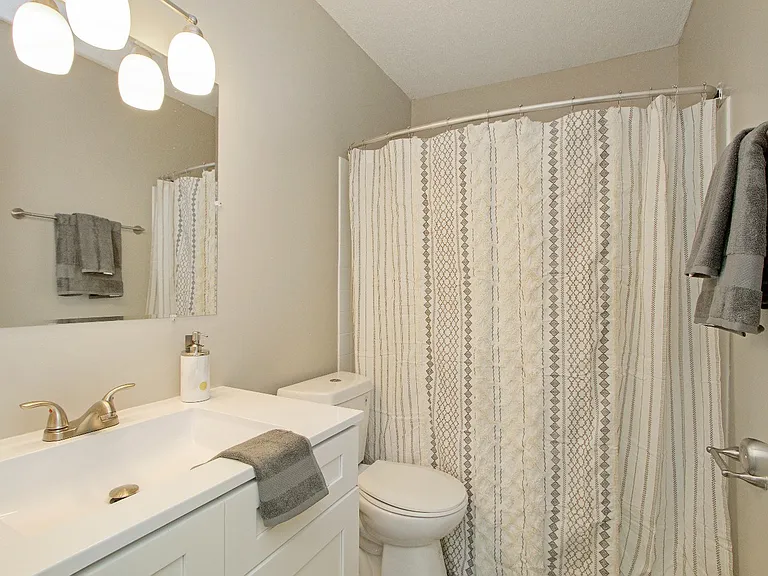 The Elliott at College Park Apartment Homes — Photo 9