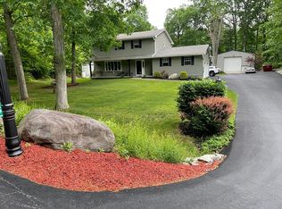 5122 Windsor Dr, Stroudsburg, PA 18360