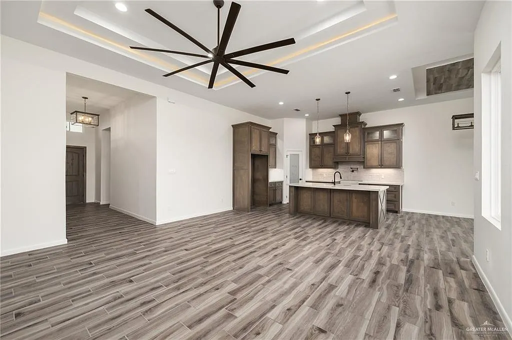 3 bed, 2.0 bath, 1737 sqft, $2,300 — Photo 2