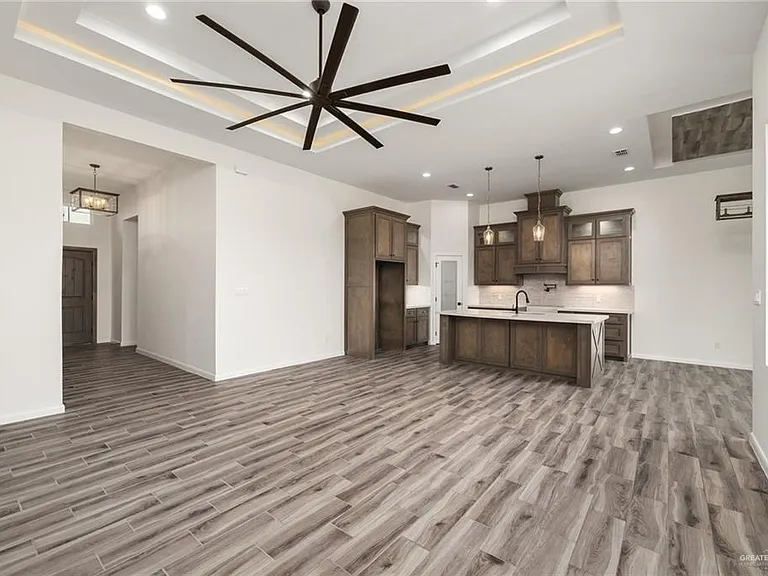 1010 Azalea St — Photo 2