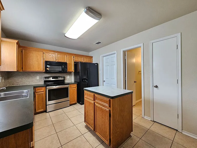 2201 Dennis St — Photo 12
