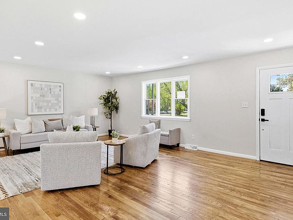 4th image of 40810 Meadow Dr