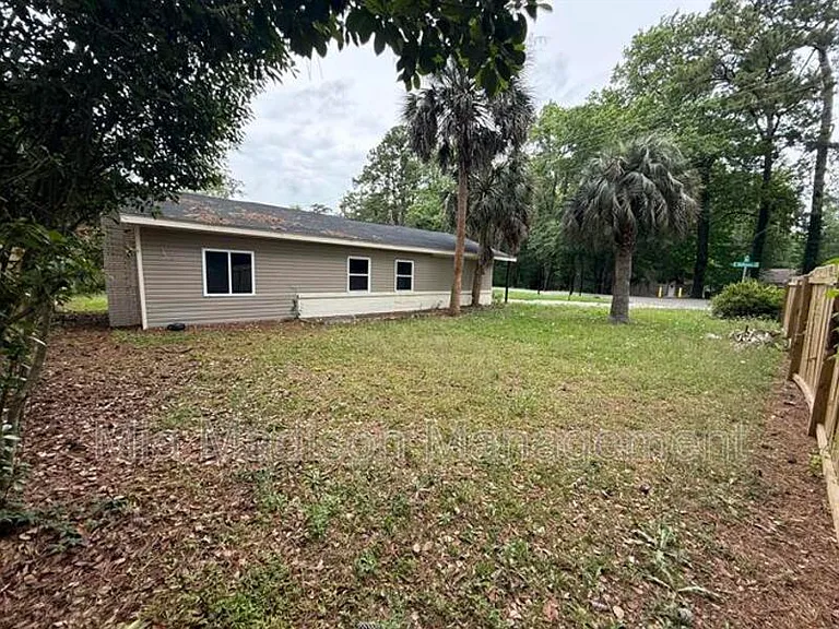 2233 E Derenne Ave — Photo 33