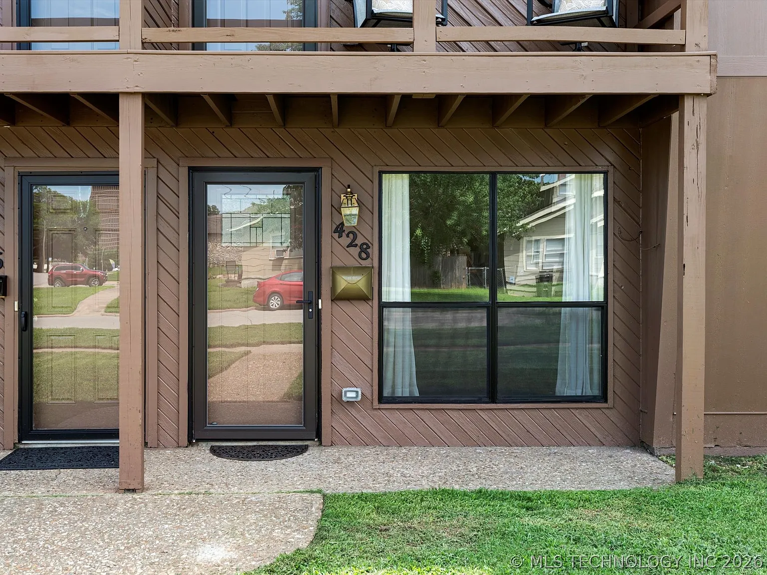 2 bed, 1.5 bath, 1600 sqft, $1,400 — Photo 2