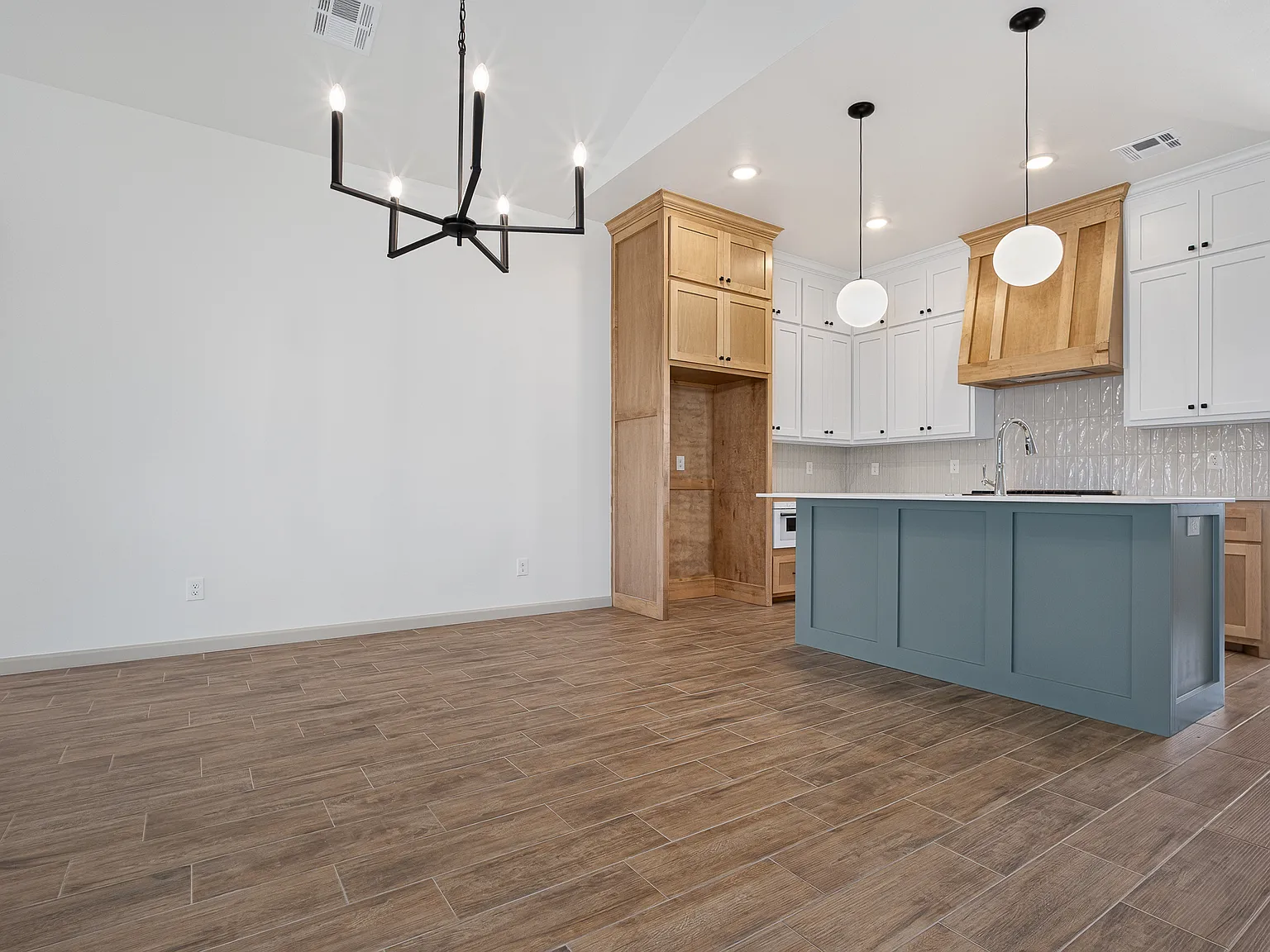 4 bed, 2212 sqft, $2,295 — Photo 4