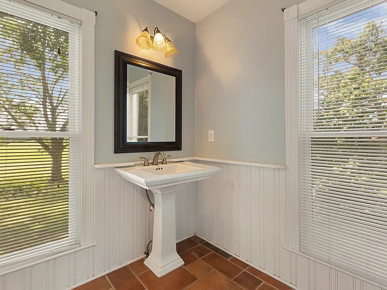 5820 Chamberlain Ln — Photo 41