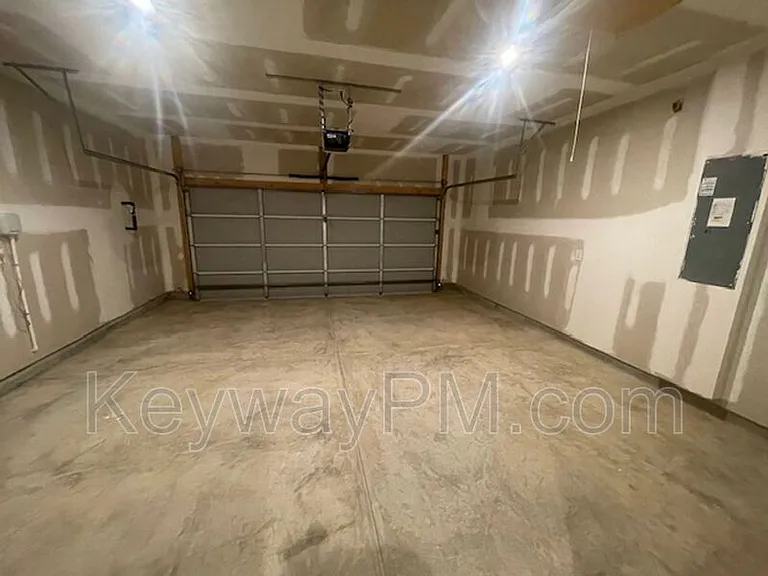 810 Manitou Cir — Photo 18