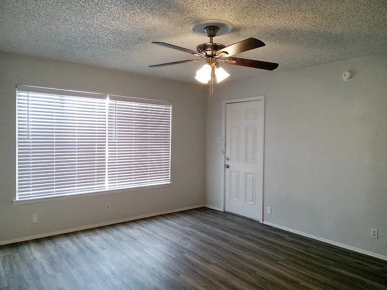 658 Corliss — Photo 14