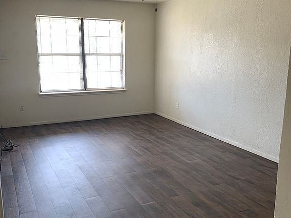 3rd image of 1110 Leslie Cir APT C