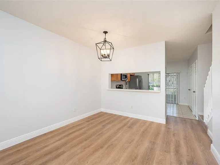 1150 Vineland Pl — Photo 8