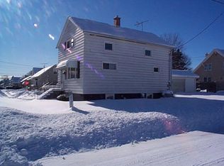 1220 Hawthorne St, Two Rivers, WI 54241