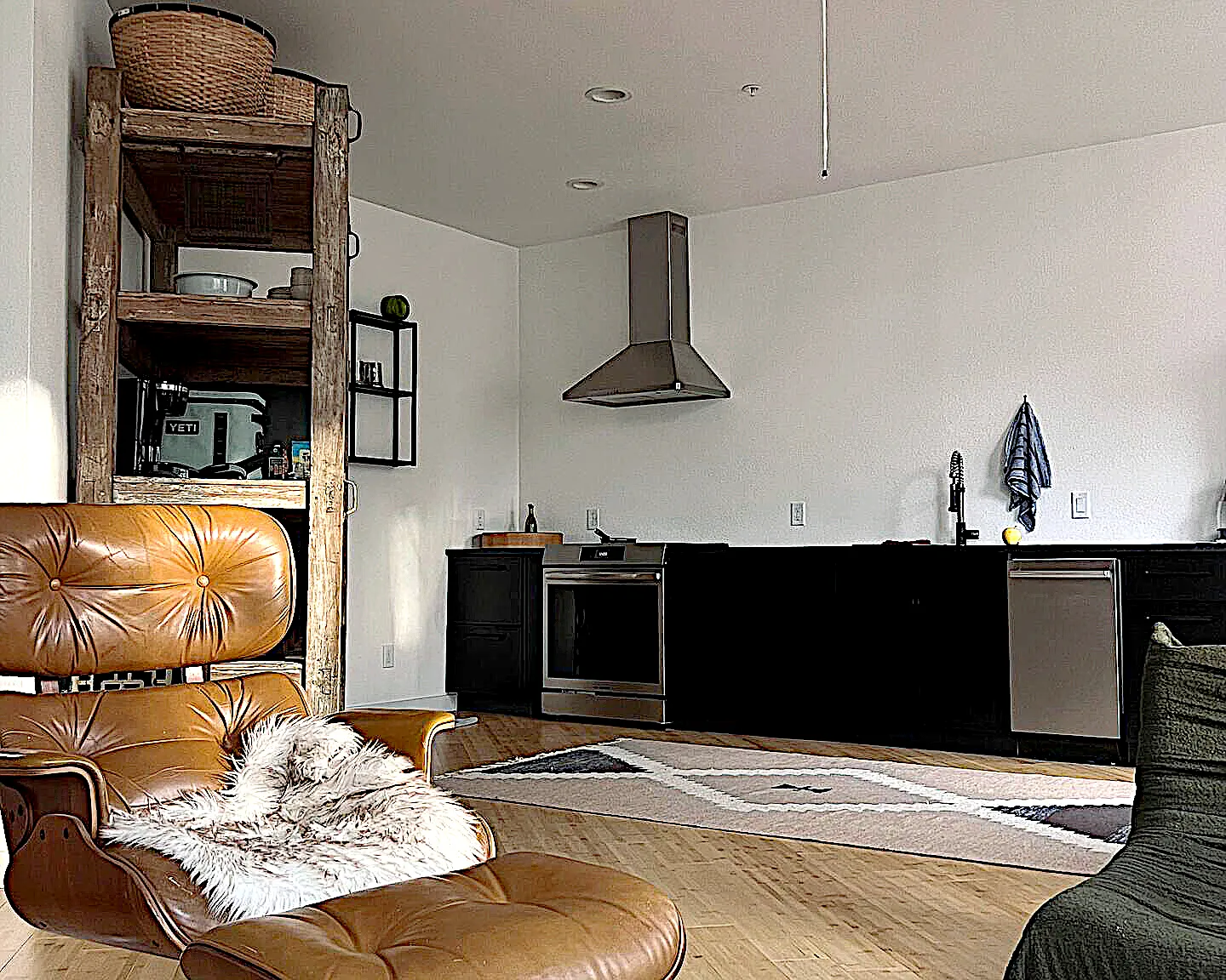2 bed, 974 sqft, $2,700 — Photo 1