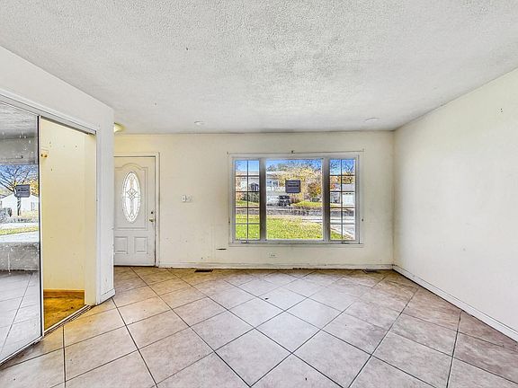5th image of 8160 Catawba Ln