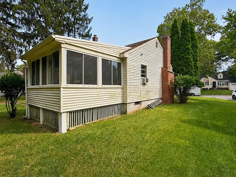 22 Springbrook Rd — Photo 47