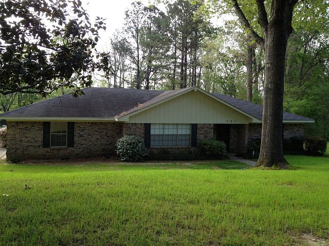 1st image of 301 Longwood Dr