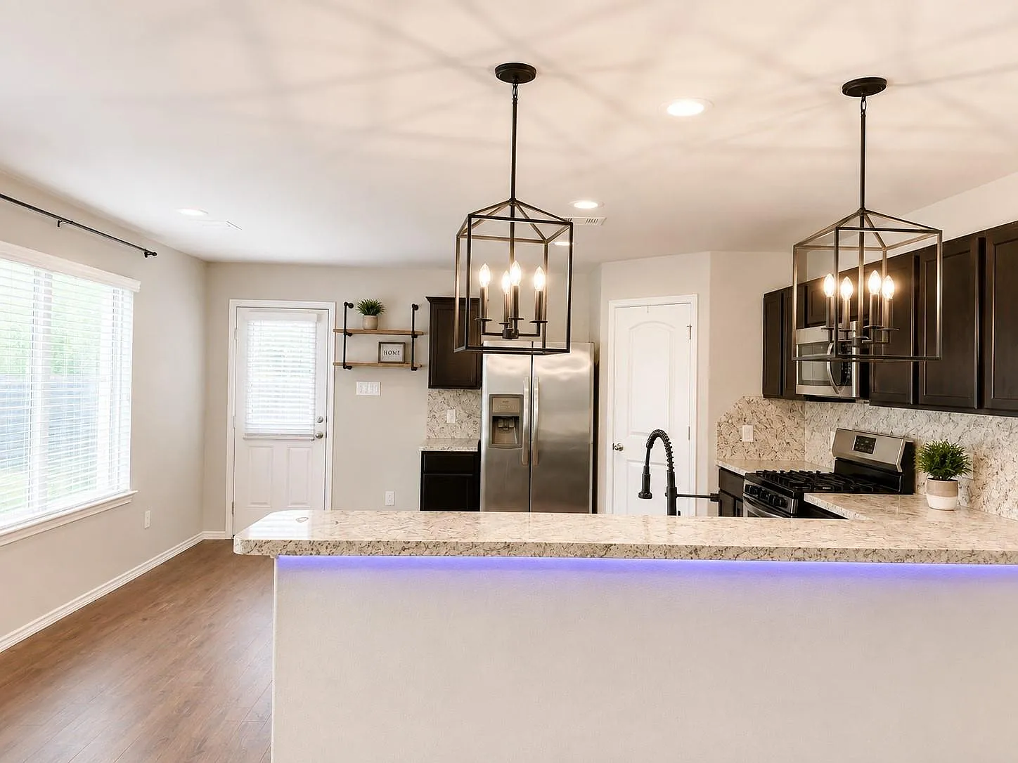 4 bed, 2.5 bath, 2253 sqft, $2,300 — Photo 4