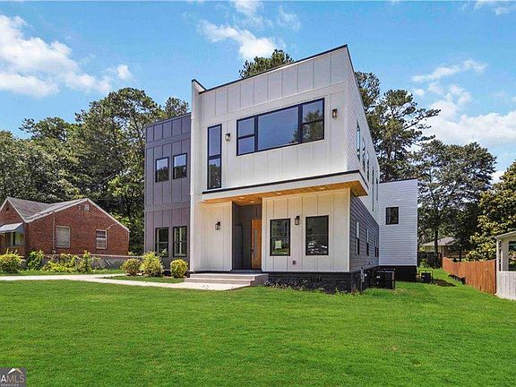 3rd image of 1554 Columbia Cir