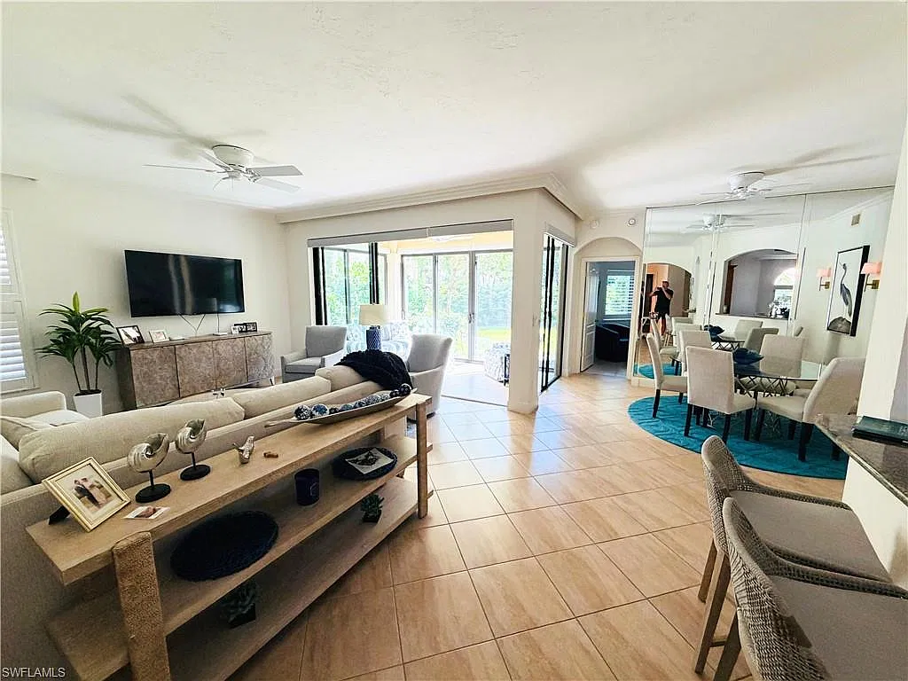 2 bed, 2.0 bath, 1676 sqft, $10,000 — Photo 3