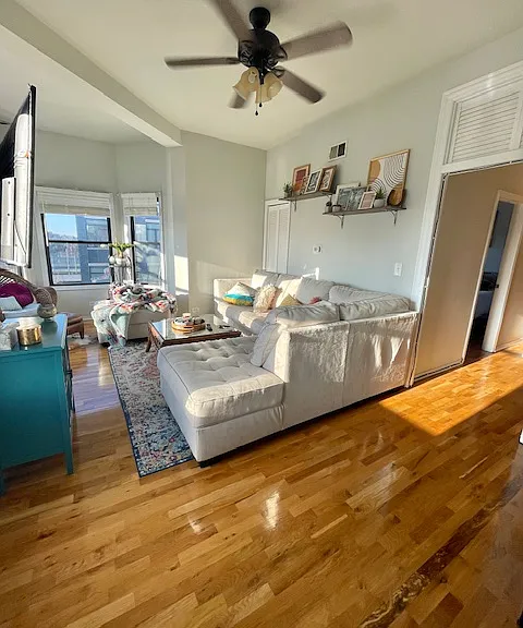 3359 N Southport Ave #4 — Photo 6