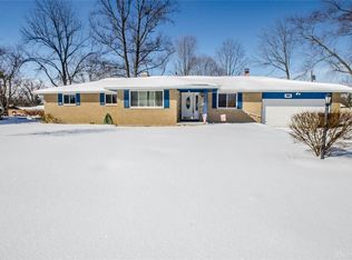 2413 Red Apple Dr, Dayton, OH 45431
