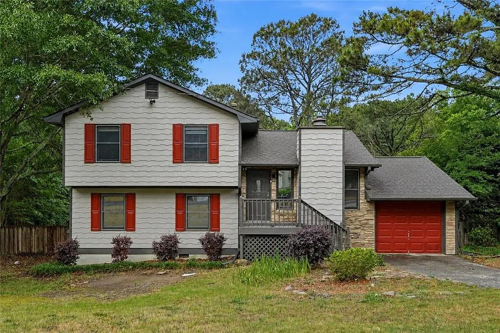 3 bed, 2.0 bath, 2160 sqft, $2,200 — Photo 1
