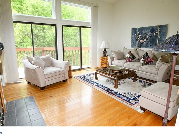 5th image of 5465 Doral Dr