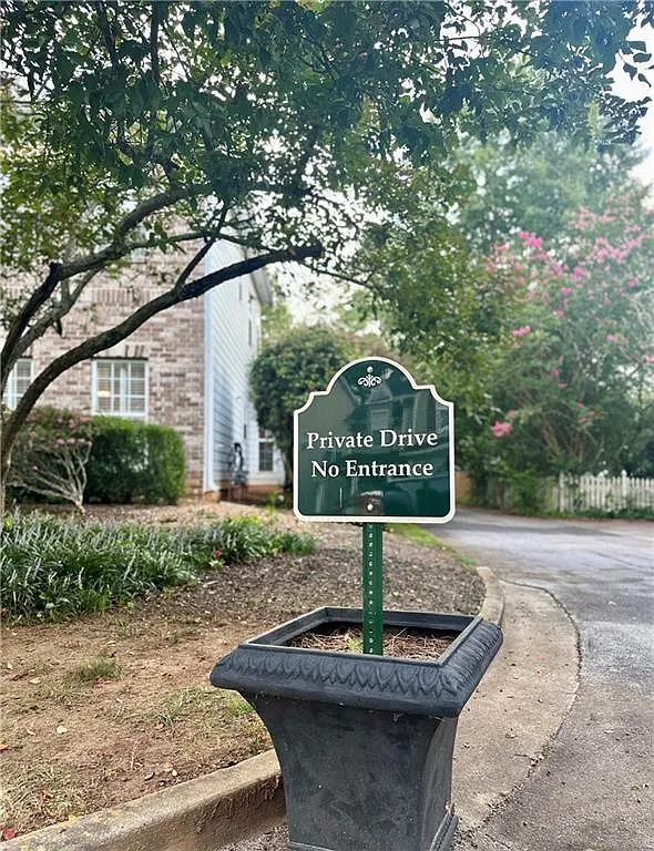 4 bed, 2.5 bath, 2612 sqft, $3,250 — Photo 3