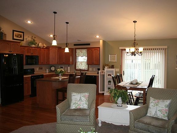 OPEN FLOOR PLAN