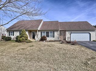 45 Magnolia Dr, Leola, PA