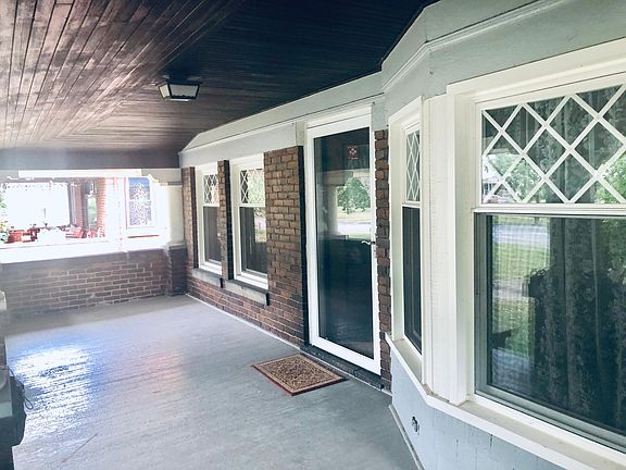 3rd image of 2073 West Blvd